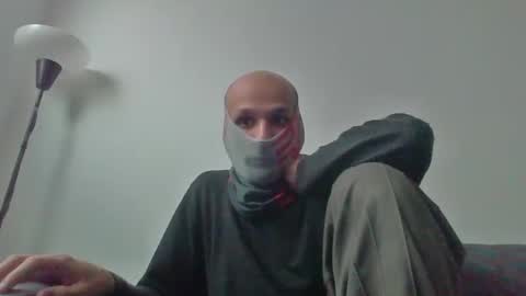 Snapshot of thetubedscarfguy chatting on February 15, 4:45 pm Scarf guy online show from February 15, 4:45 pm