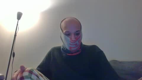 Snapshot of thetubedscarfguy chatting on February 22, 8:05 pm Scarf guy online show from February 22, 8:05 pm
