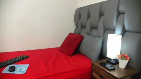 Thia Gomez online show from April 6, 7:03 pm