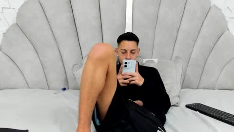 Thiago   online show from March 5, 4:03 pm