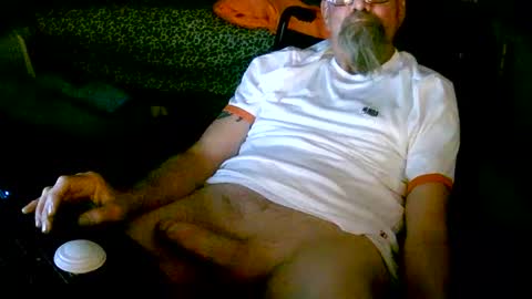 Snapshot of thickwhiteboydick chatting on January 11, 10:51 am thickwhiteboydick online show from January 11, 10:51 am