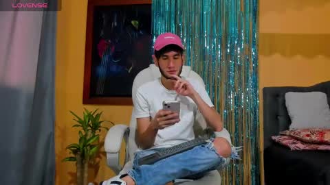 Thiiago online show from December 8, 8:04 pm