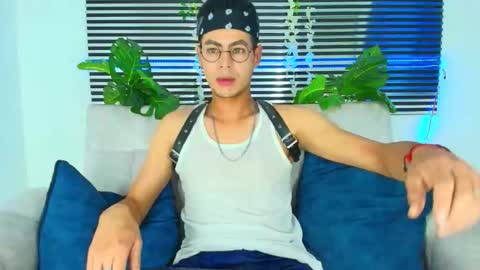 Thiago Saenzz online show from February 8, 11:20 pm