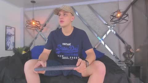 Snapshot of thomas_may4rs chatting on February 24, 7:22 am ---Thomas--- online show from February 24, 7:22 am