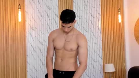 Snapshot of thomas_walker0 chatting on September 18, 12:18 pm Thomas online show from September 18, 12:18 pm