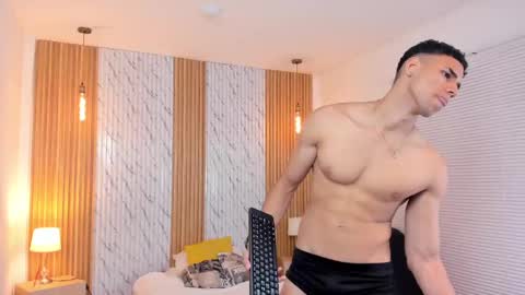 Snapshot of thomas_walker0 chatting on February 16, 5:37 pm Thomas online show from February 16, 5:37 pm