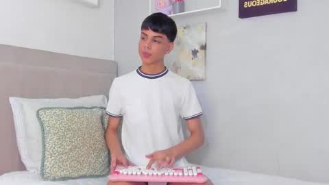 Thomas online show from February 3, 6:40 am