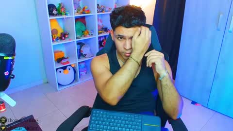 Snapshot of thomascollins__ chatting on March 11, 7:58 am Thomas online show from March 11, 7:58 am