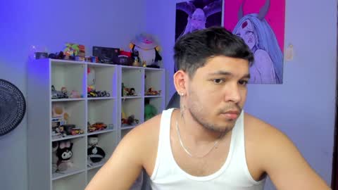 Snapshot of thomascollins__ chatting on December 10, 5:22 pm Thomas online show from December 10, 5:22 pm
