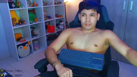 Snapshot of thomascollins__ chatting on February 10, 7:58 am Thomas online show from February 10, 7:58 am