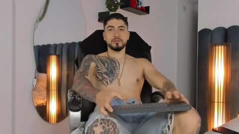 Snapshot of thomasmarzo1 chatting on October 12, 4:01 pm sweetfit boy online show from October 12, 4:01 pm