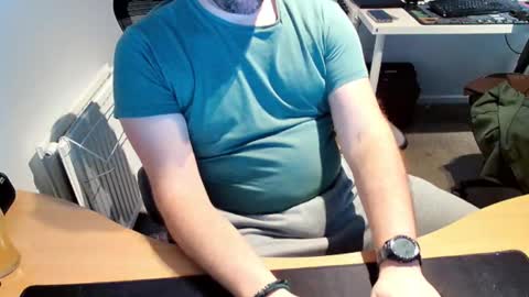 Snapshot of throbbingbrain chatting on February 22, 12:16 am Rob online show from February 22, 12:16 am