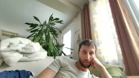 throwawayafteruse20202 online show from December 5, 8:05 pm