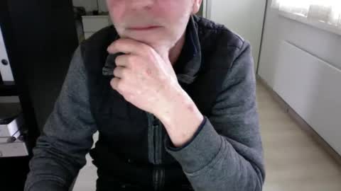 Snapshot of tiburzio chatting on February 11, 12:16 pm tiburzio online show from February 11, 12:16 pm