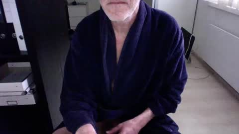 Snapshot of tiburzio chatting on January 23, 8:15 am tiburzio online show from January 23, 8:15 am