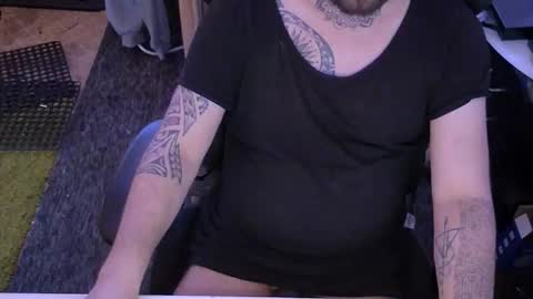 Snapshot of tiiimo94 chatting on October 11, 8:46 pm tiiimo94 online show from October 11, 8:46 pm