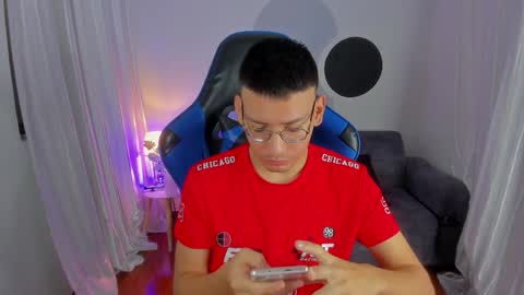 timi  jones online show from December 3, 10:59 am