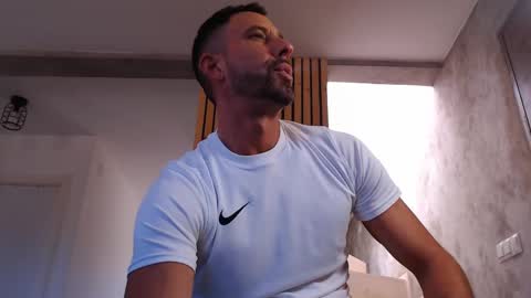 Snapshot of tinoclandestino chatting on February 2, 10:02 am tinoclandestino online show from February 2, 10:02 am