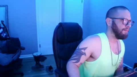 Snapshot of tippertonight chatting on December 19, 5:29 am tippertonight online show from December 19, 5:29 am