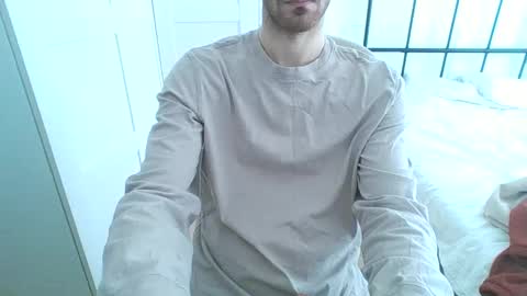 Snapshot of toja112 chatting on February 25, 9:42 am Martin online show from February 25, 9:42 am