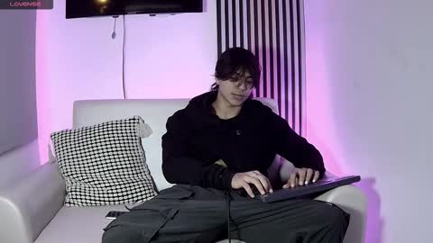 toji lee online show from November 6, 12:46 am