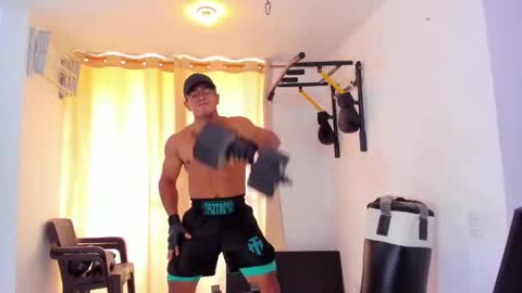 Snapshot of tom_kingfit chatting on December 6, 5:33 pm SPORTSFIT29 online show from December 6, 5:33 pm