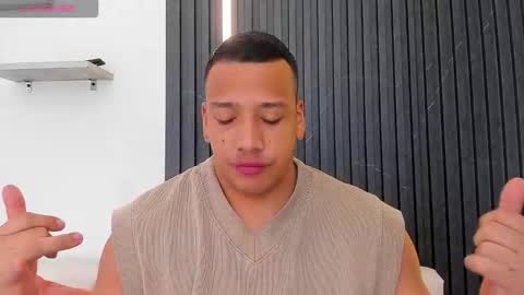 Tom muscle1 online show from September 12, 12:05 pm