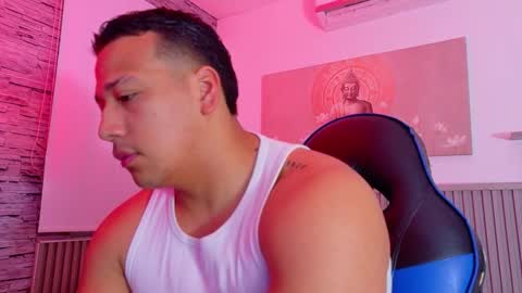 Tom muscle1 online show from December 19, 12:02 pm