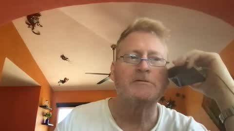 Hola online show from April 24, 6:32 pm