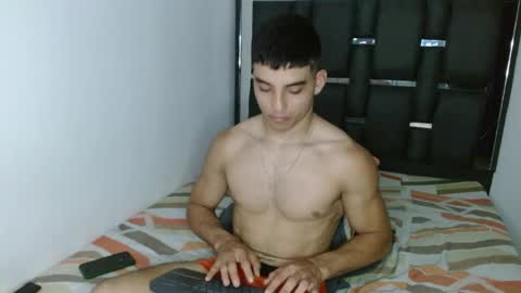 tomaz_18 online show from April 6, 8:09 pm