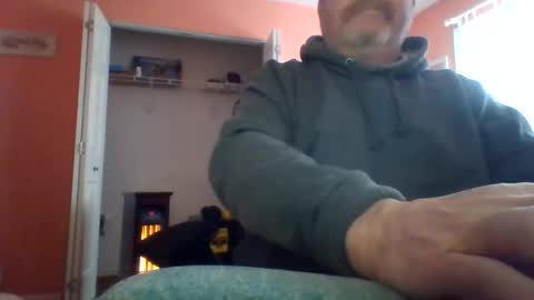 Snapshot of tomcat4848 chatting on February 9, 2:40 pm tomcat4848 online show from February 9, 2:40 pm