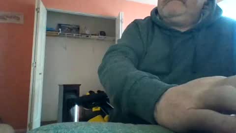 Snapshot of tomcat4848 chatting on September 28, 2:15 pm tomcat4848 online show from September 28, 2:15 pm