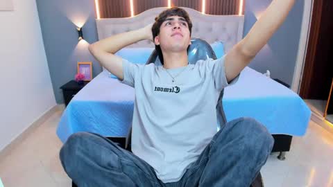 Tommy  online show from April 23, 3:44 am