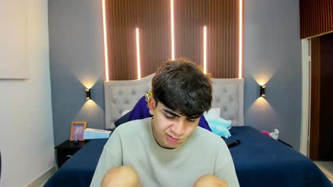 Snapshot of tommy18__ chatting on October 18, 5:01 am Tommy online show from October 18, 5:01 am