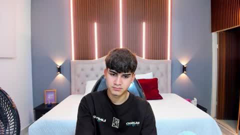 Snapshot of tommy18__ chatting on October 16, 4:09 am Tommy online show from October 16, 4:09 am