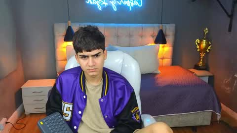 Tommy  online show from March 6, 7:03 am