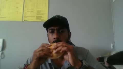 Snapshot of tommy_007_vercetti chatting on January 23, 9:39 am Tommy Vercetti online show from January 23, 9:39 am