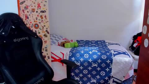 Twitter BreddTommy IG tommy bredd online show from January 7, 7:28 pm