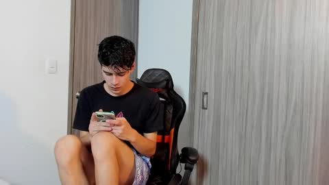 Snapshot of tommy_carlos chatting on February 13, 12:46 am online show from February 13, 12:46 am