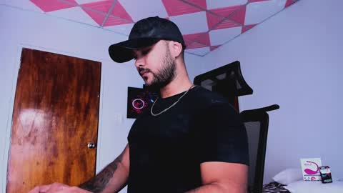 tommy_sccott online show from February 6, 2:44 am