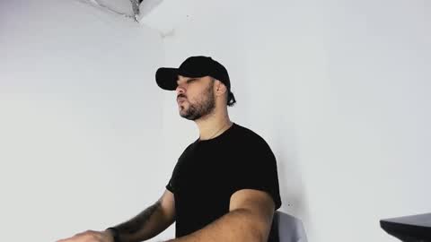 tommy_sccott online show from October 25, 1:40 am