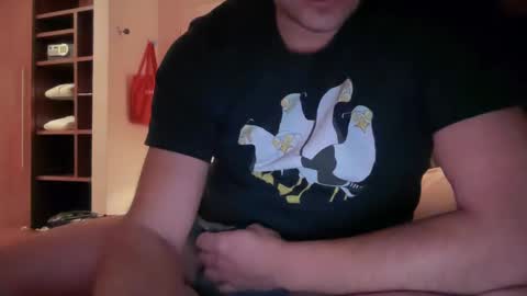 Snapshot of tonisun chatting on December 4, 8:29 pm tonisun online show from December 4, 8:29 pm