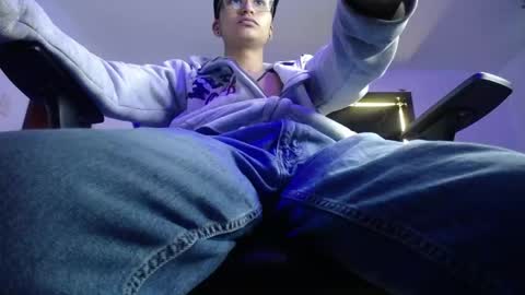 tony_dickdream online show from April 24, 1:46 pm