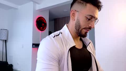 tony muscle1 online show from October 29, 8:01 pm