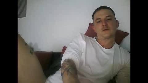 tonystrawberry online show from April 11, 10:35 pm