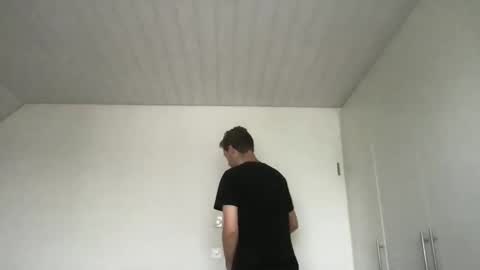 Max online show from November 9, 7:45 am