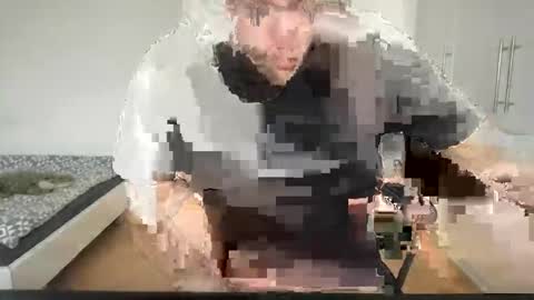 Max online show from October 31, 9:12 am