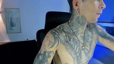 TRAV - INDEPENDENT MODEL online show from November 26, 2:25 am