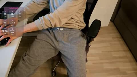 tree1989 online show from December 18, 6:59 pm