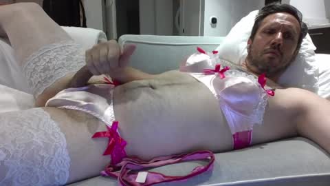 triciawu22 online show from April 27, 6:10 am